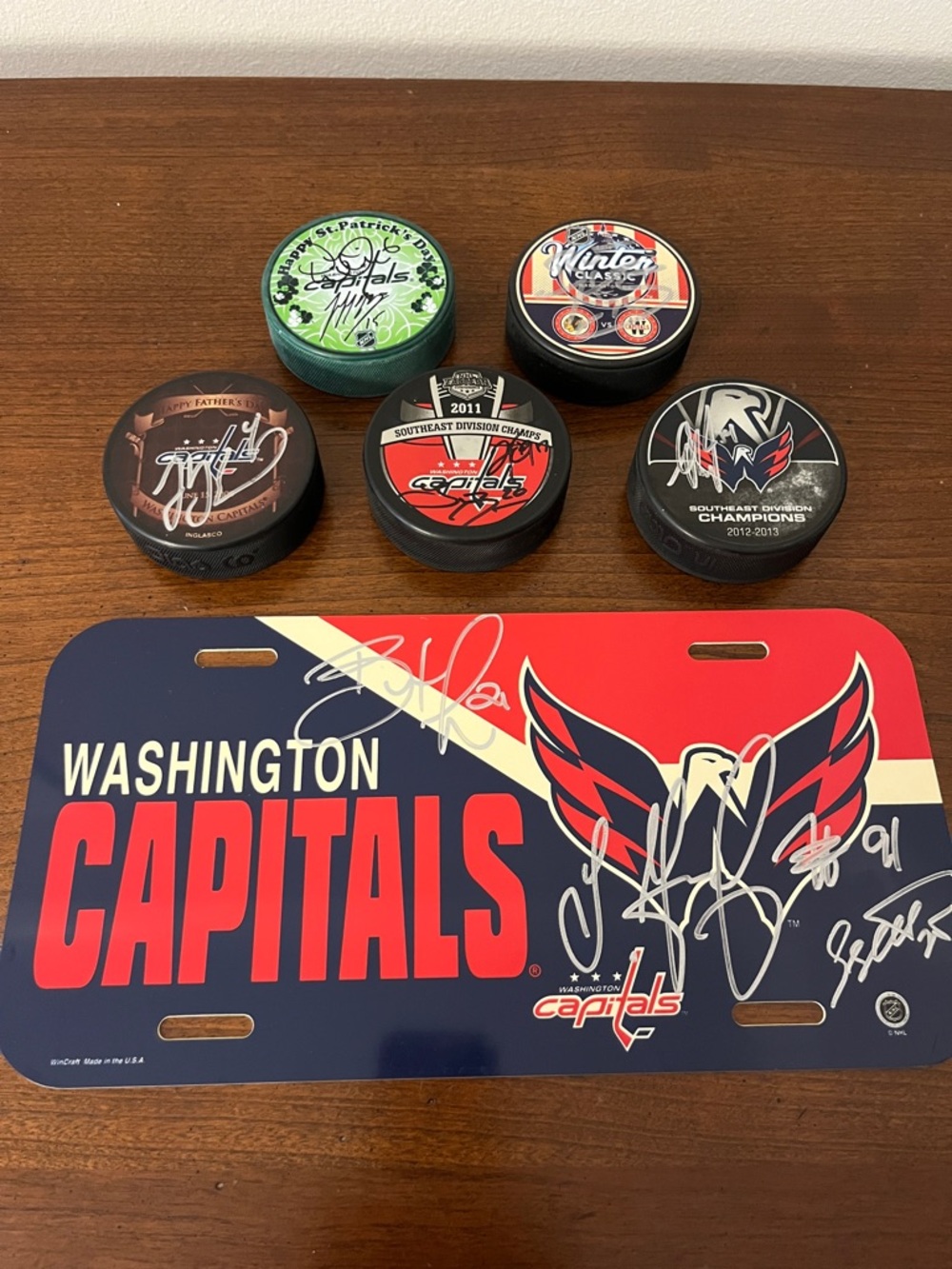 NHL Washington Capitals Autographed Laich/Fedorov License Plate and Pucks